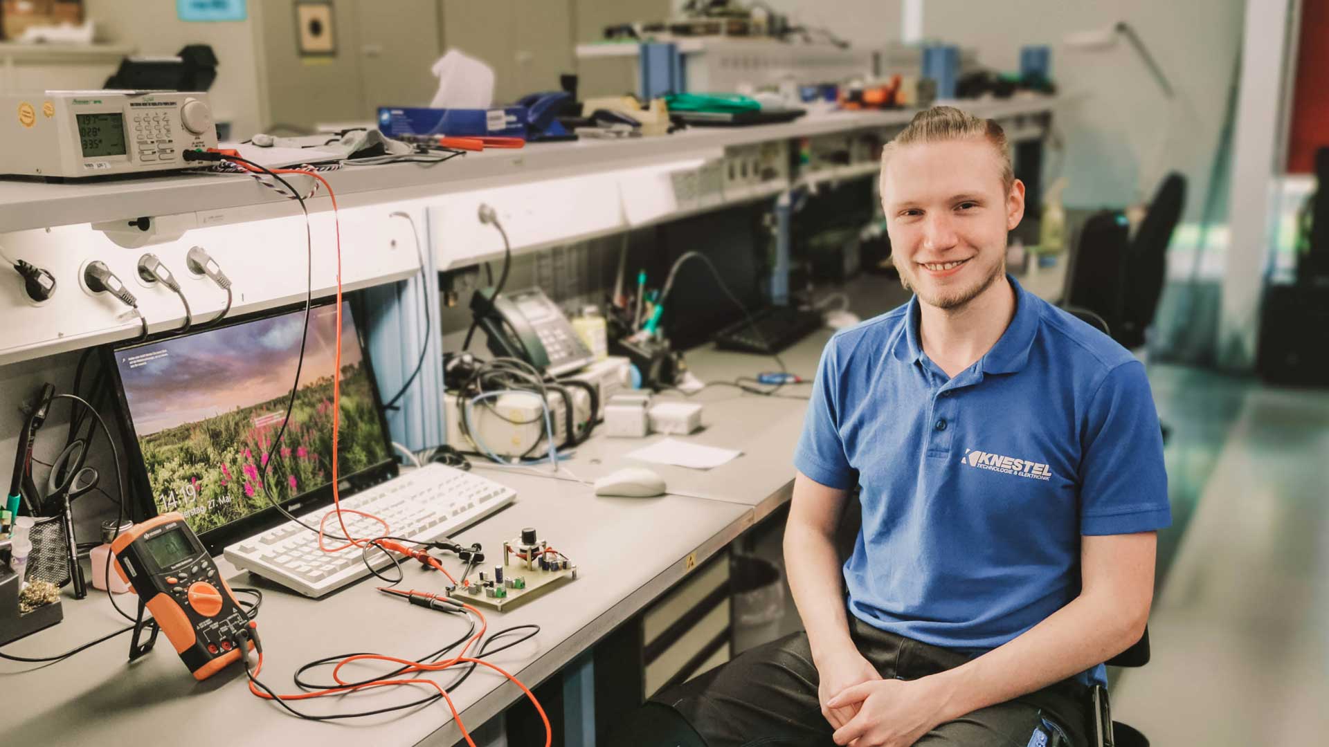 Dominik - Ausbildung Elektroniker Für Geräte & Systeme | KNESTEL ...